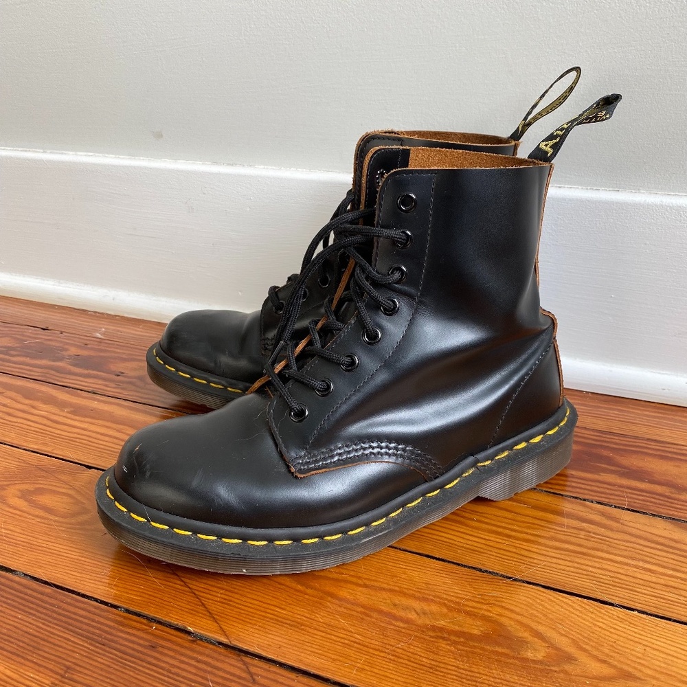 Classic Black Doc Martens 1460 Smooth Leather Lace Up Boots size 39